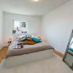 Апартаменты 2og Rechts - Wunderschoene 80m2 3-zimmer City Naehe Salzburg Фрайлассинг