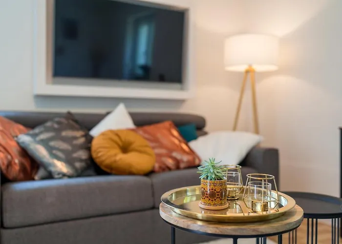 Apartament 2og Rechts - Wunderschoene 80m2 3-zimmer City Naehe Salzburg