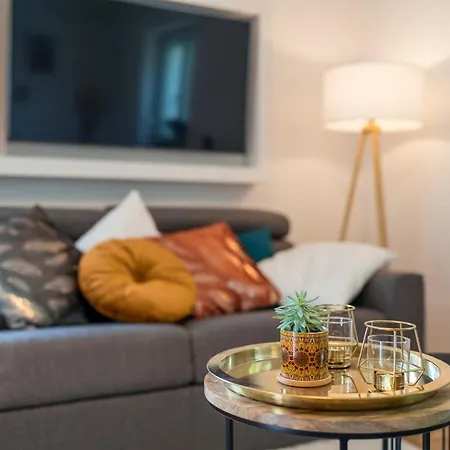 Apartmán 2og Rechts - Wunderschoene 80m2 3-zimmer City Naehe Salzburg